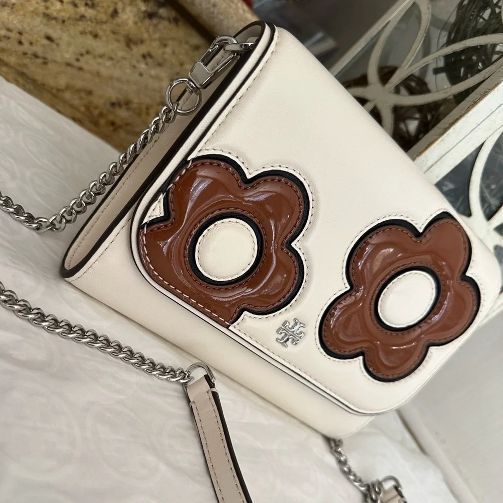 New Tory Burch EMERSON FLORAL APPLIQUE CHAIN WALLET LIGHT CREAM